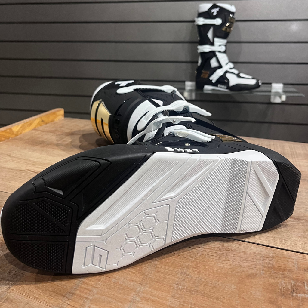 *BOTAS SHOT RACE 6 BLACK WHITE GOLD