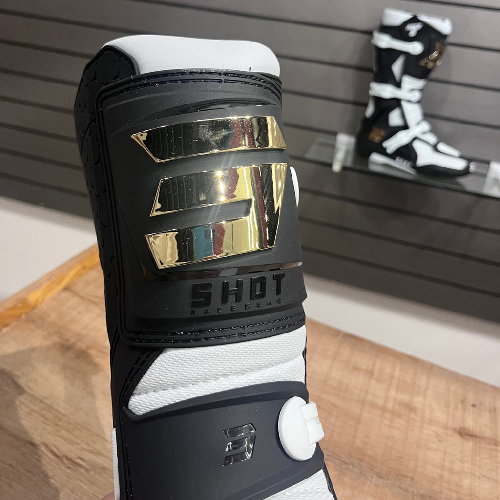 *BOTAS SHOT RACE 6 BLACK WHITE GOLD