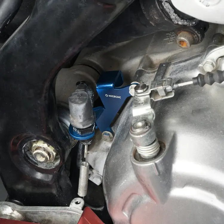 yamaha-raptor-700-crankcase-cover-holder-brake-line-clamp_7.webp