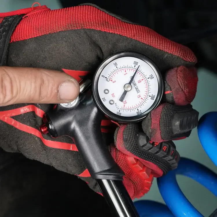 air-pump-with-rubber-handle_09.webp