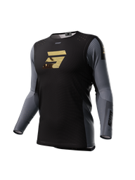 SHOT REMERA AEROLITE HONOR BLACK GOLD